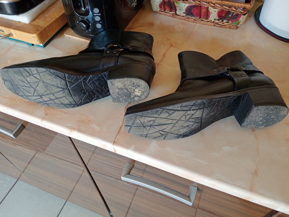 Vând stivale,ciocate