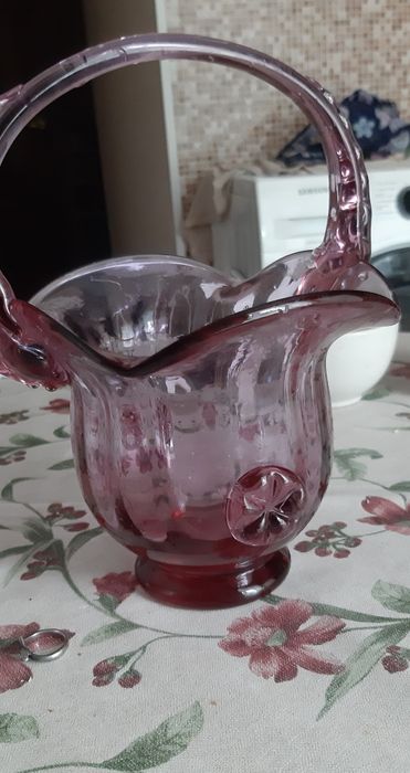 Продам вазочку,цветная.Цена 5000