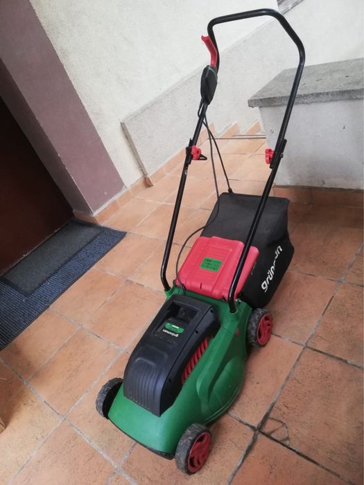 Masina de tuns iarba