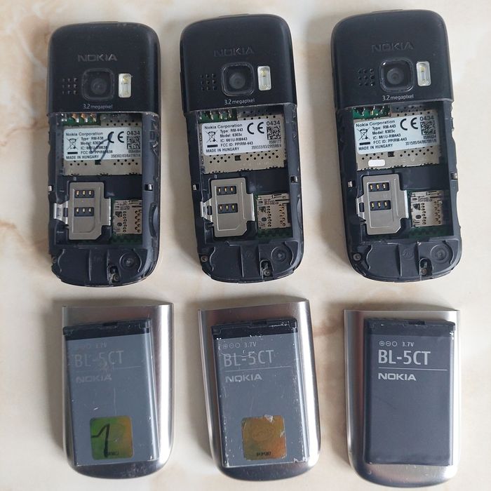 Vând trei Nokia 6303 classic (două codate) și (unul nu se mai aprinde)