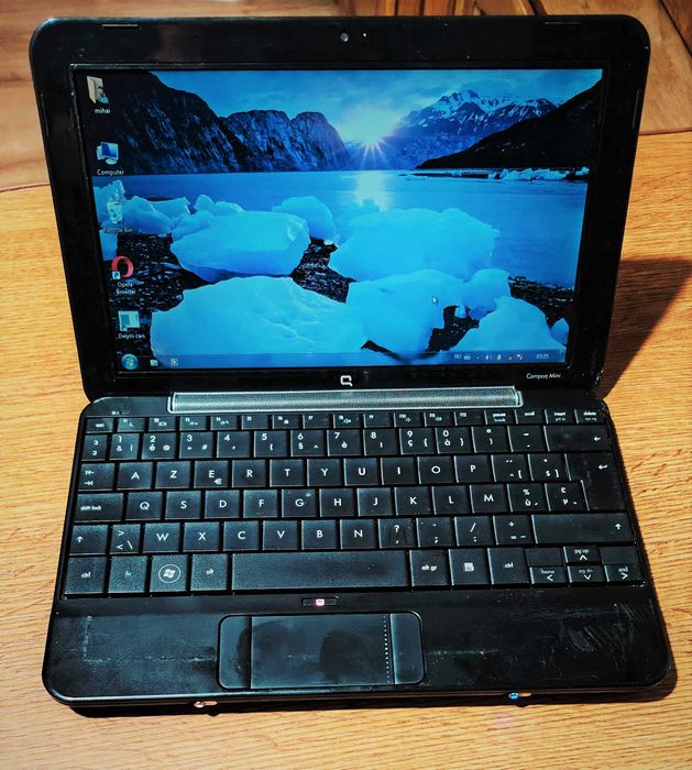 Laptop Compaq mini ,functional,cu bateria buna