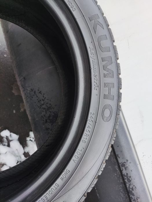 2бр зимни гуми 245/45/18 Kumho
6mm
Без лепенки и кривини
цена 99лв за
