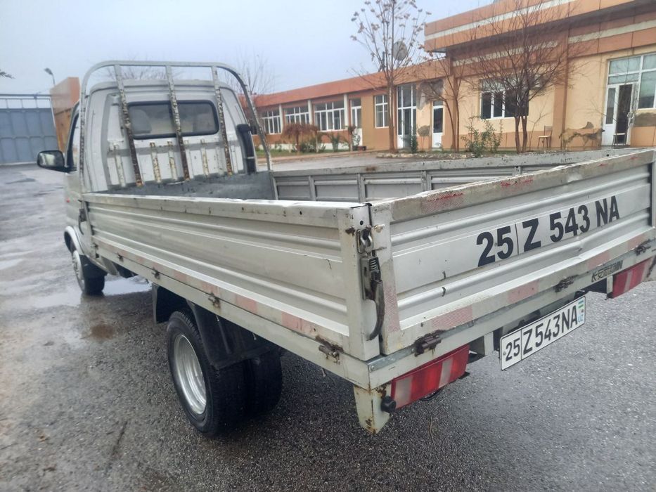 Changan mashinasi sotiladi