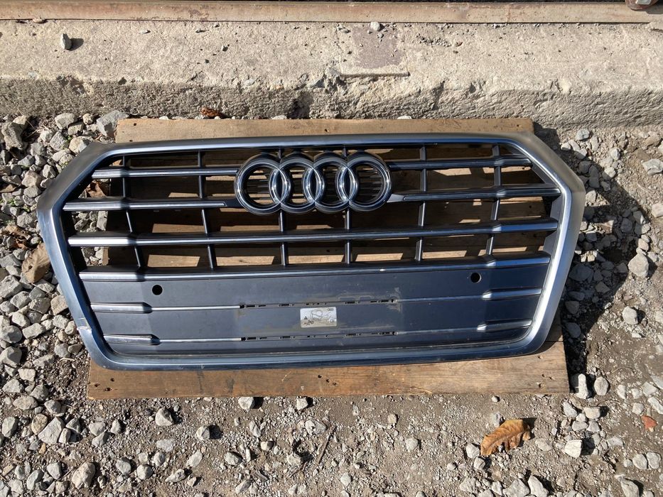 Решетка за Audi Q5. S-line. 16-20г. 80A853651C. Оригинална.