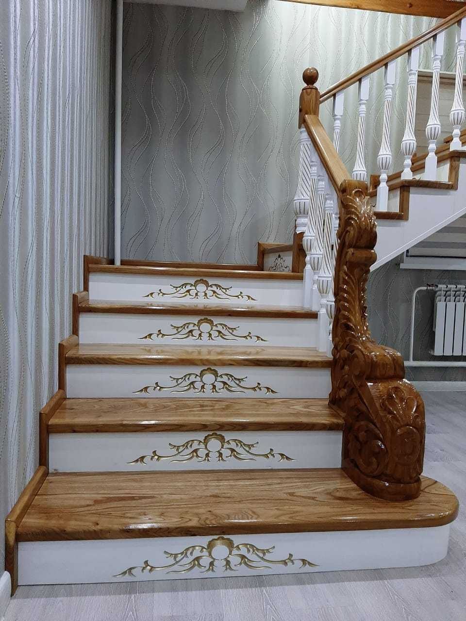 Установка лестницы на заказ из ценных пород древесины,каркас из металл