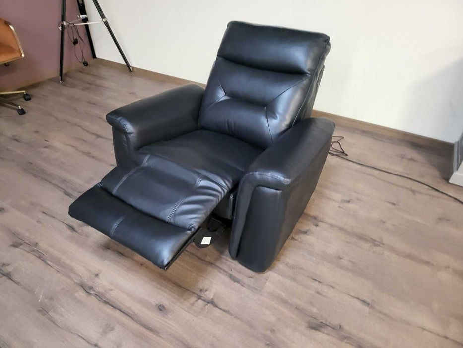 Черен кожен фотьойл с ръчен релакс механизъм La-z-boy