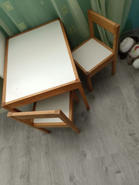Детска масичка с 2 стола дървени