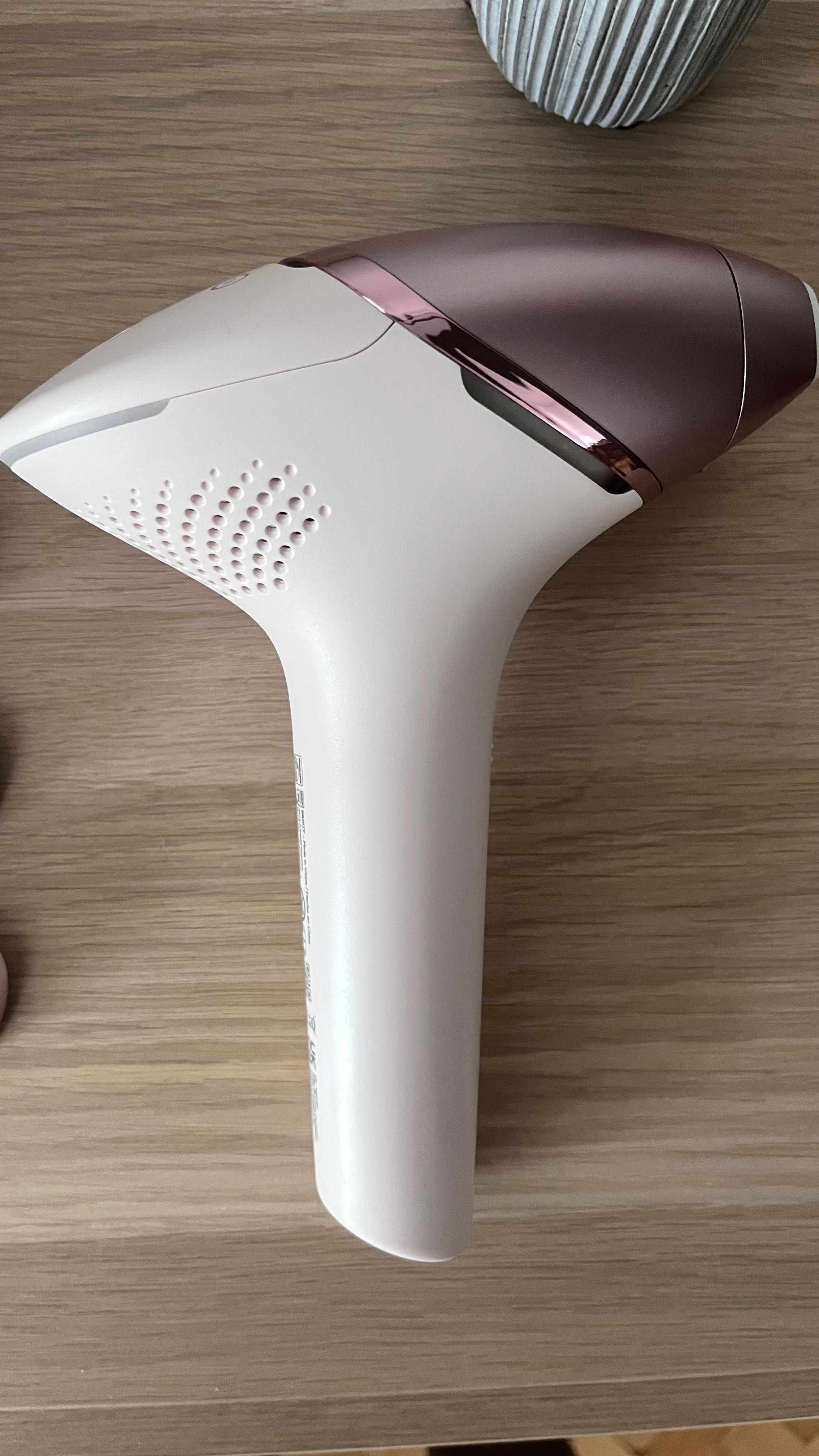 Фотоепилатор Philips Lumea BRI977/00