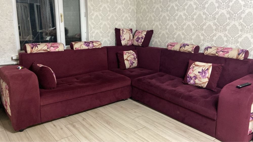 Продам угловой диван 3х2,5 метра