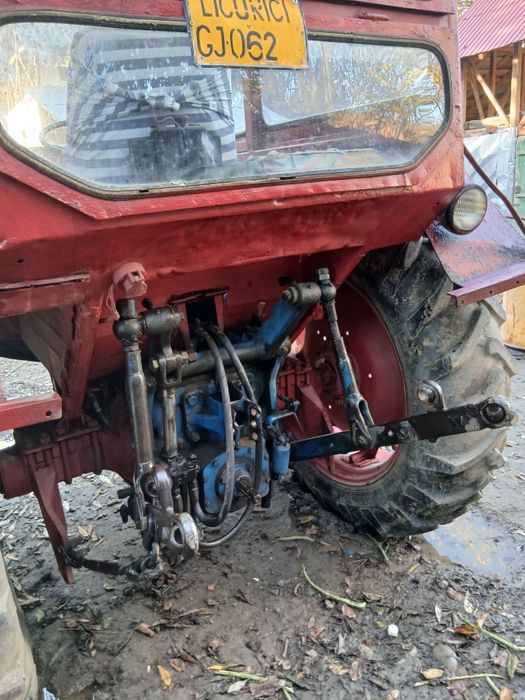 Tractor Universal 650