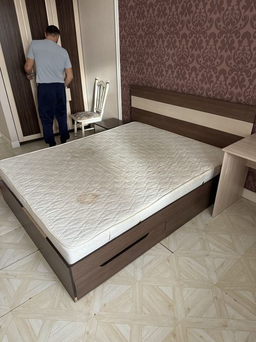 2 прикроватные тумбочки кровать, самовывоз