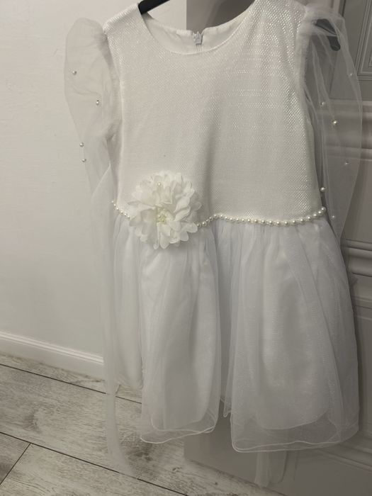 Продам платье 4-5 лет