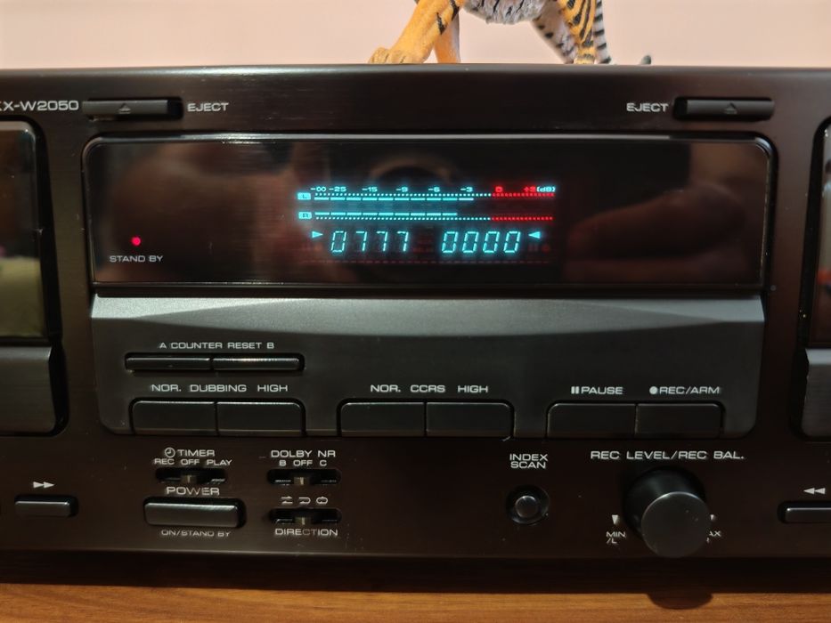 Kenwood KX-2050. Deck superb. Autoreverse. Estetică de raft. Preț fix.