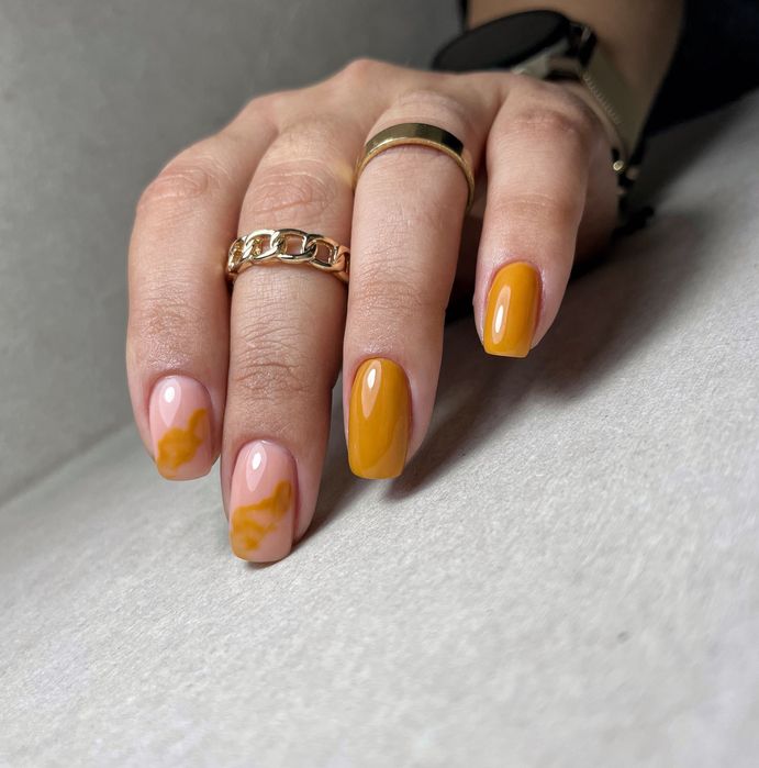 Buna tuturor! Aplic unghii cu gel si semipermanentă cu apex!