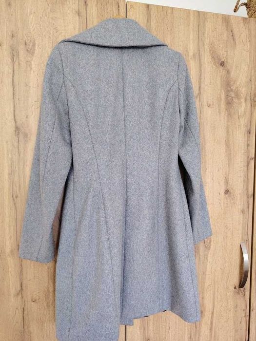 Продавам палто - чисто ново, 100% вълна