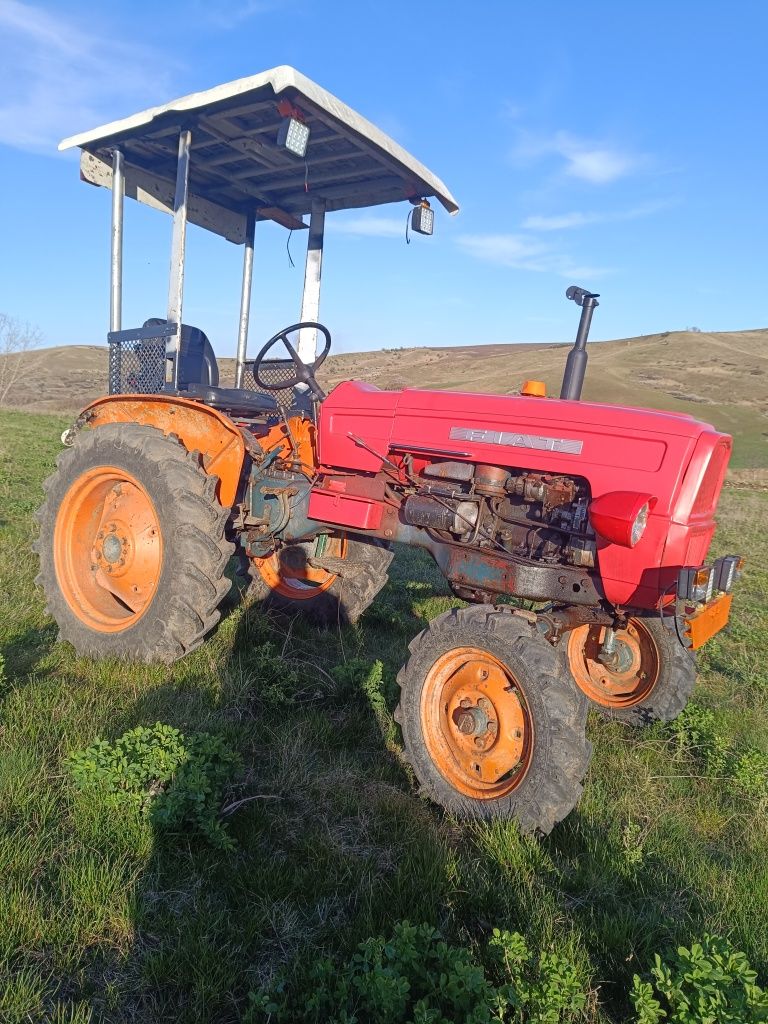 Vând tractor FIAT 215