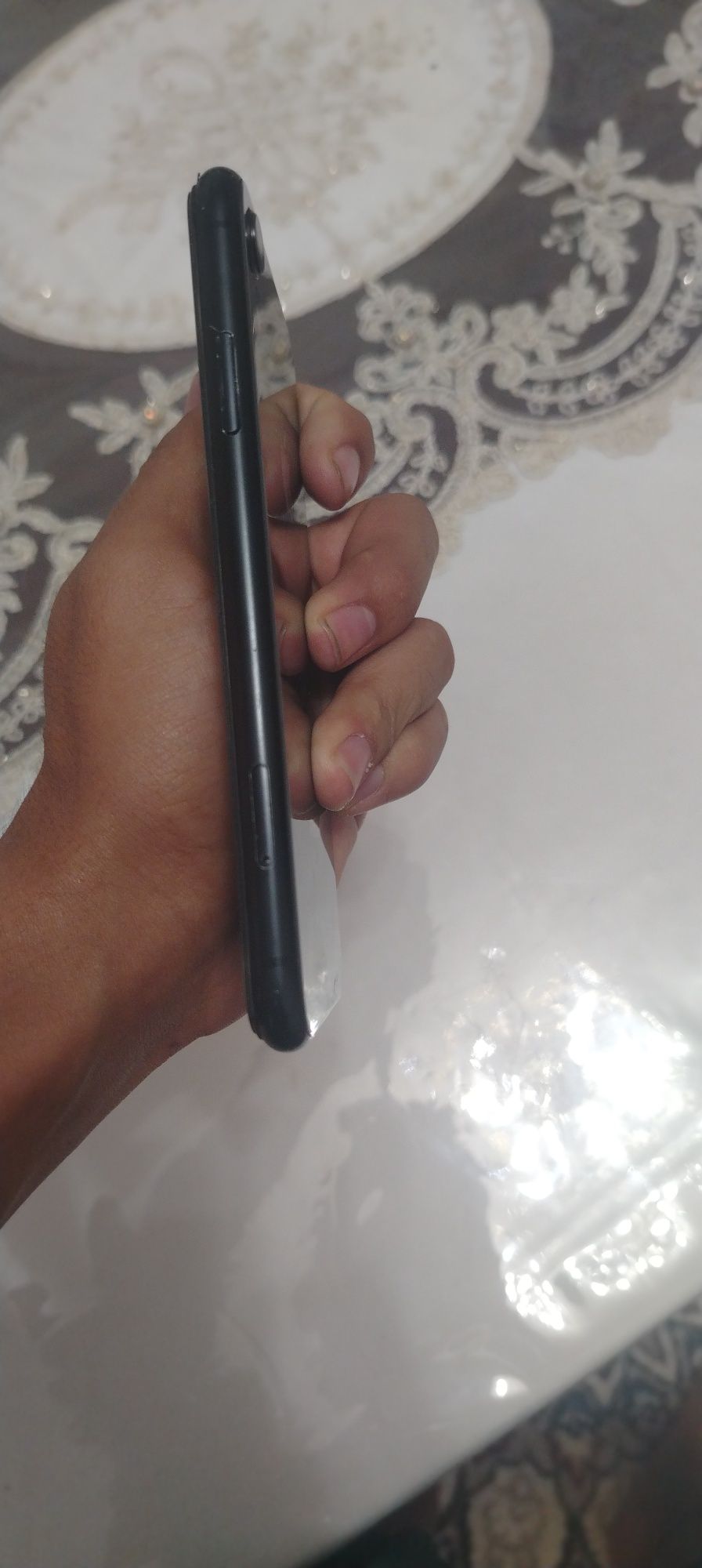 Iphone XR rangi qora