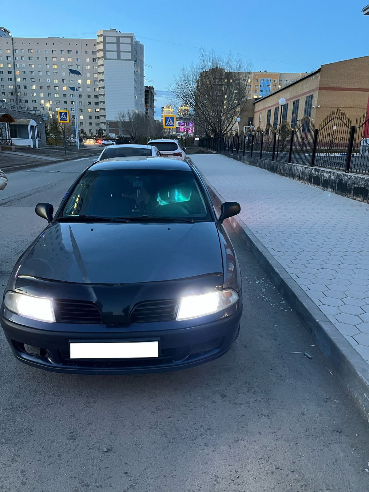 Продам Mitsubishi Carisma 2003 механика седан