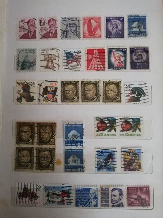 Vând clasor cu timbre cote bune