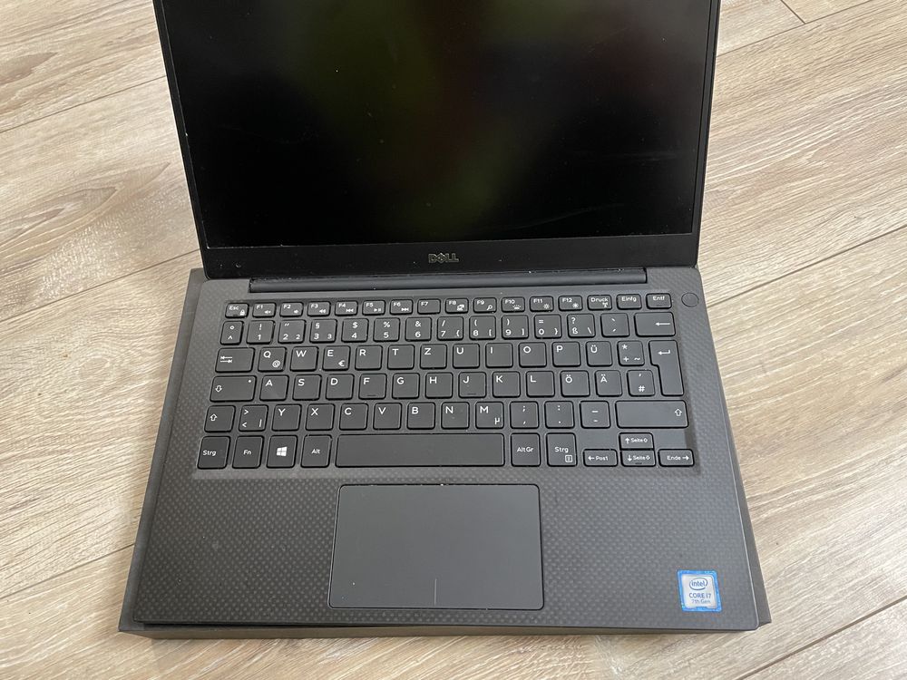 Лаптоп DELL XPS 9360 НОВ! Спешно!