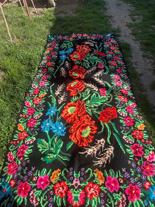 Vând covor în stil tradițional