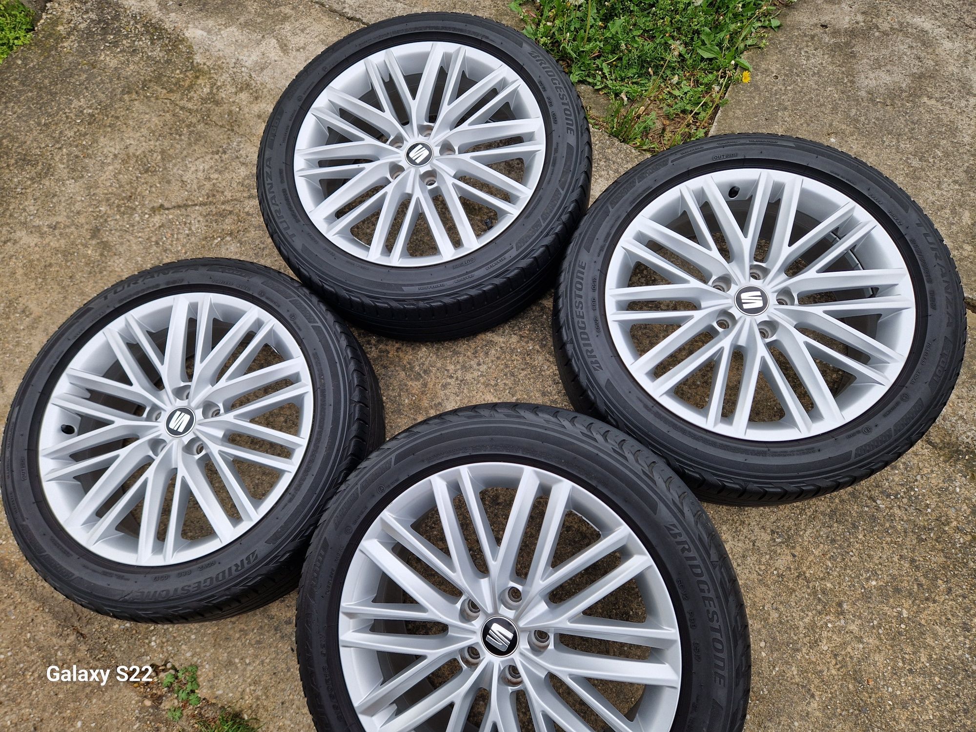 Jante Seat Ateca anvelope vara 215 50 18 Bridgestone