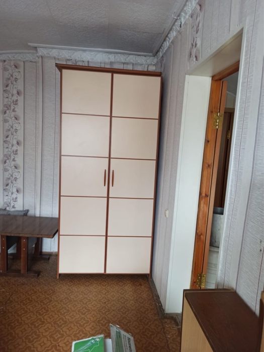 Продам мебель, шкаф , тумбочки, стол письменный, полки книжные