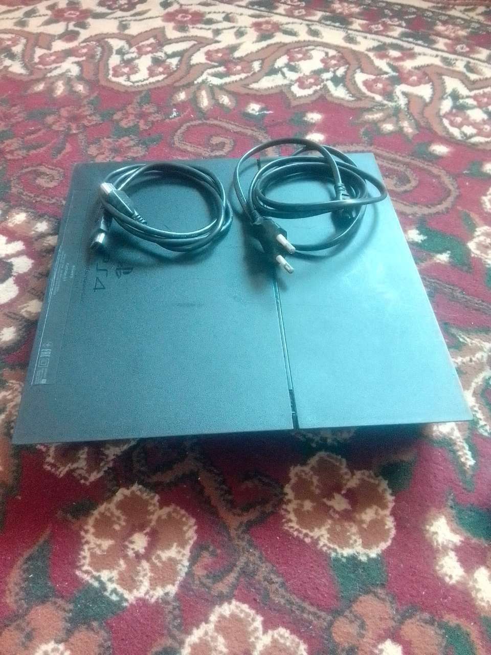 PS4 sotiladi ajoyib xolatda