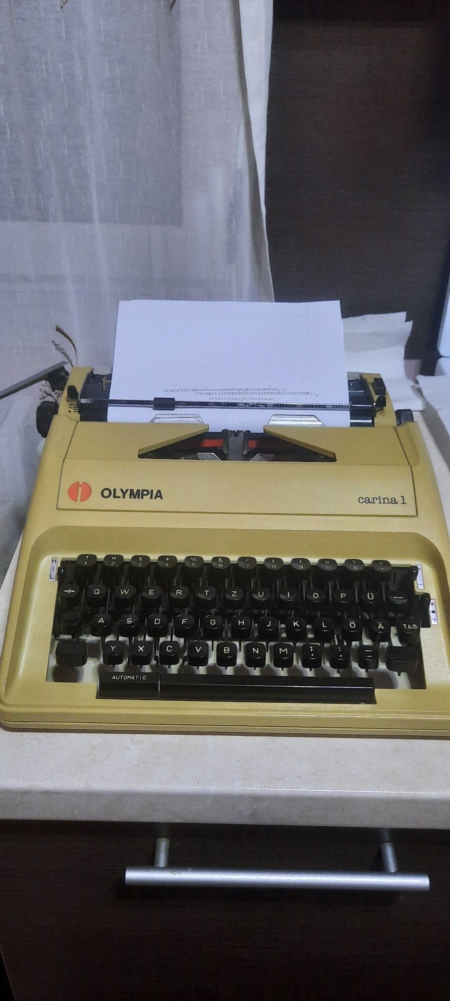 Mașină de scris Olympia Carina 1 impecabilă
