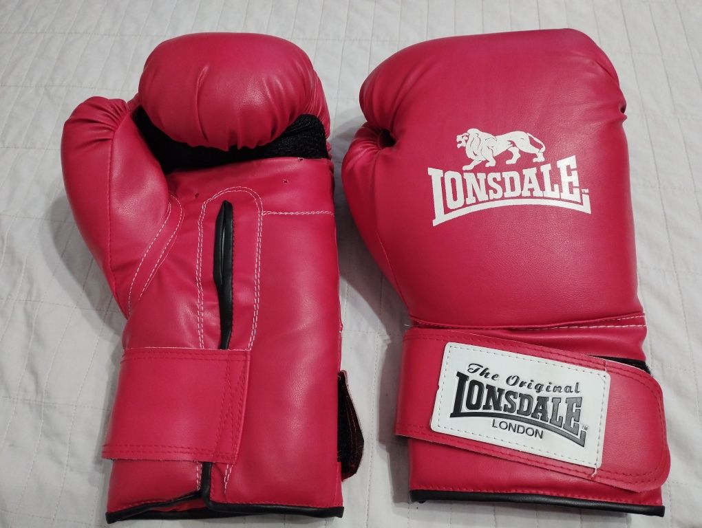 Боксови ръкавици Lonsdale 
Тези боксови ръкавици Lonsdale Con