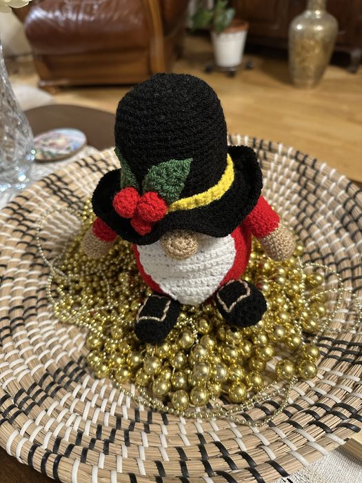 Gnom de Crăciun Croșetat – Decor Hand-Made