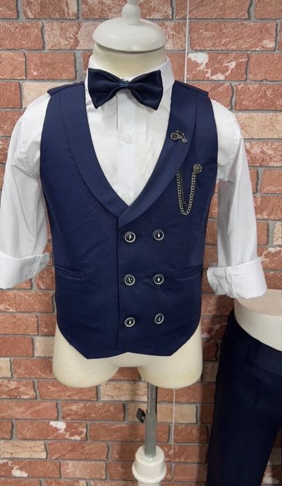 Елегантни детски костюми – стил и класа за малки джентълмени!