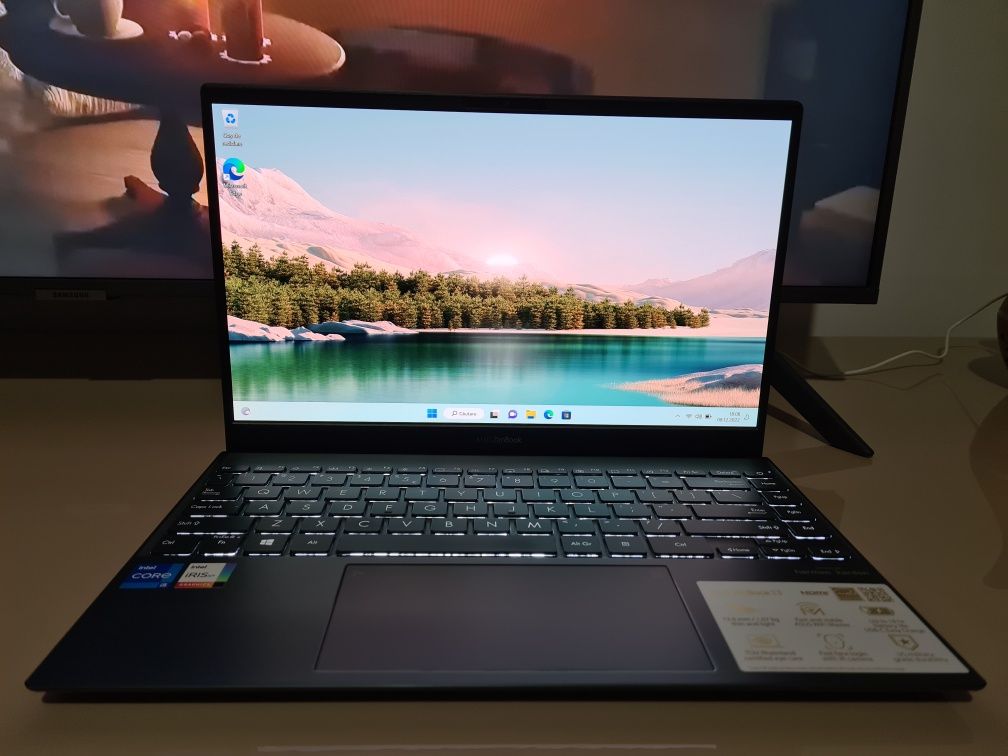 Asus ZenBook 13 UX325E