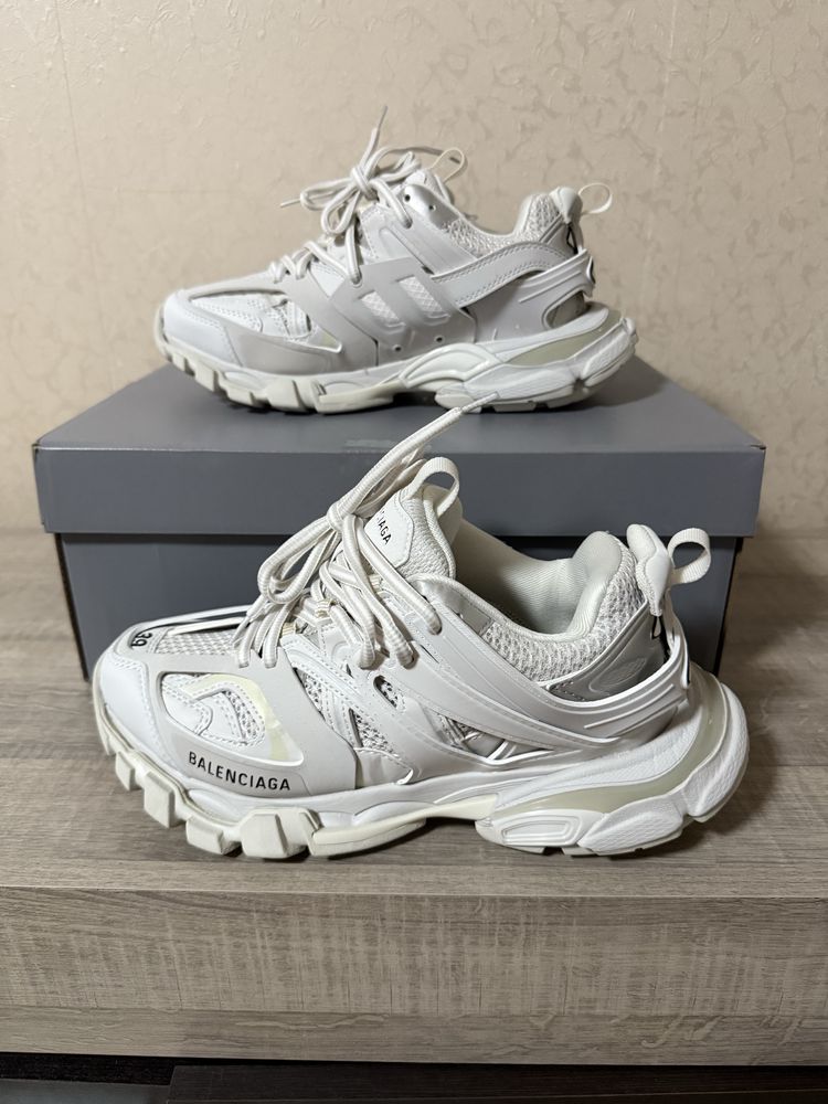 Balenciaga track