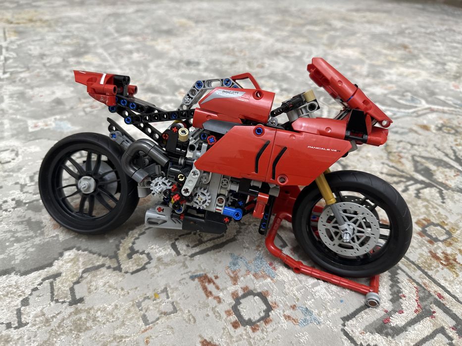 Lego technic ducati 42107