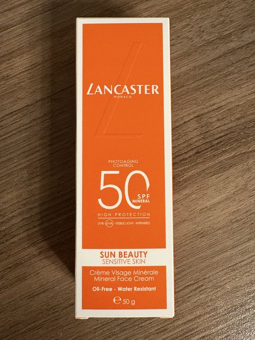 Слънцезащитен крем за лице Lancaster sun beauty sensitive skin spf 50