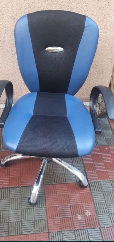 Vand scaun ergonomic  albastru cu negru