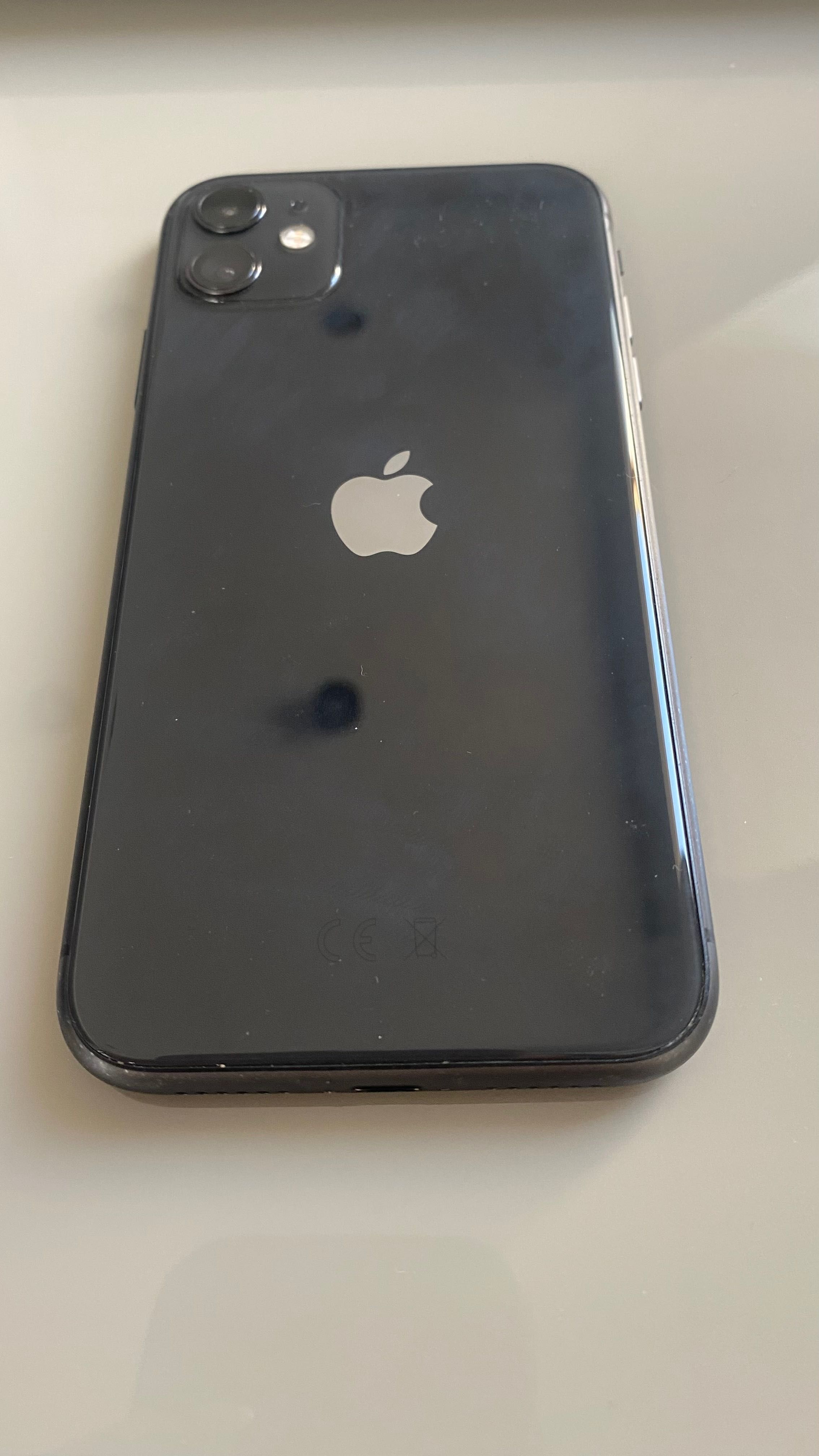 iPhone 11 ползван 1 година