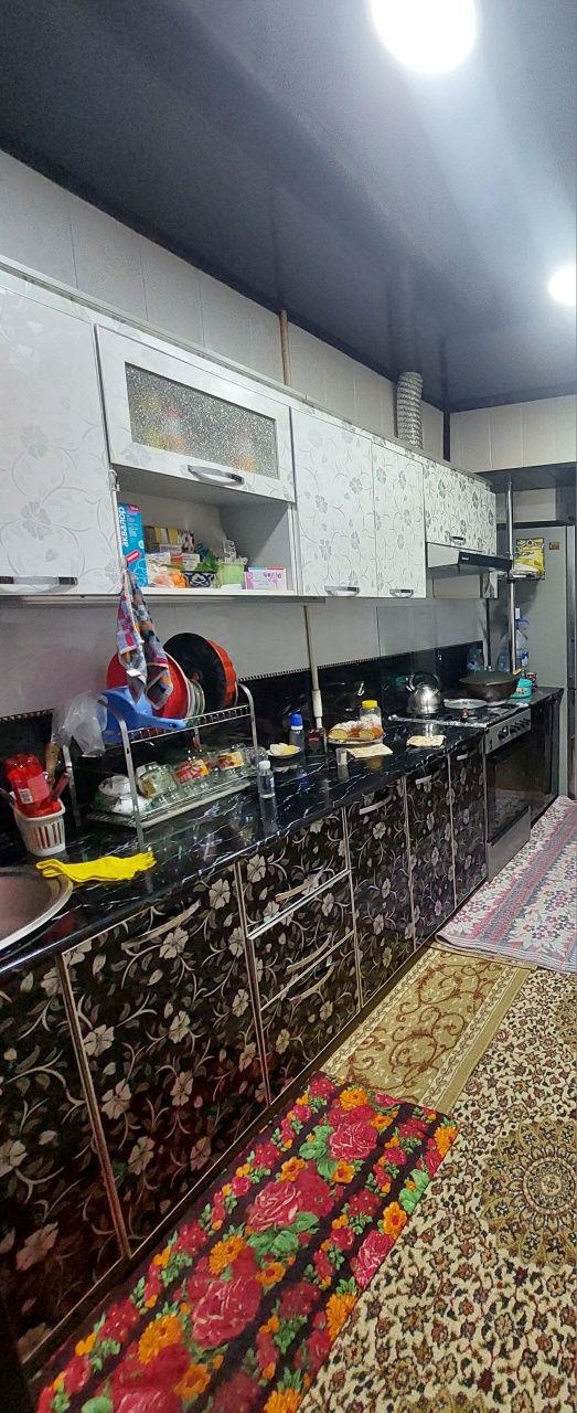Продается кухонный гарнитур с продолжением шкафа на балкон