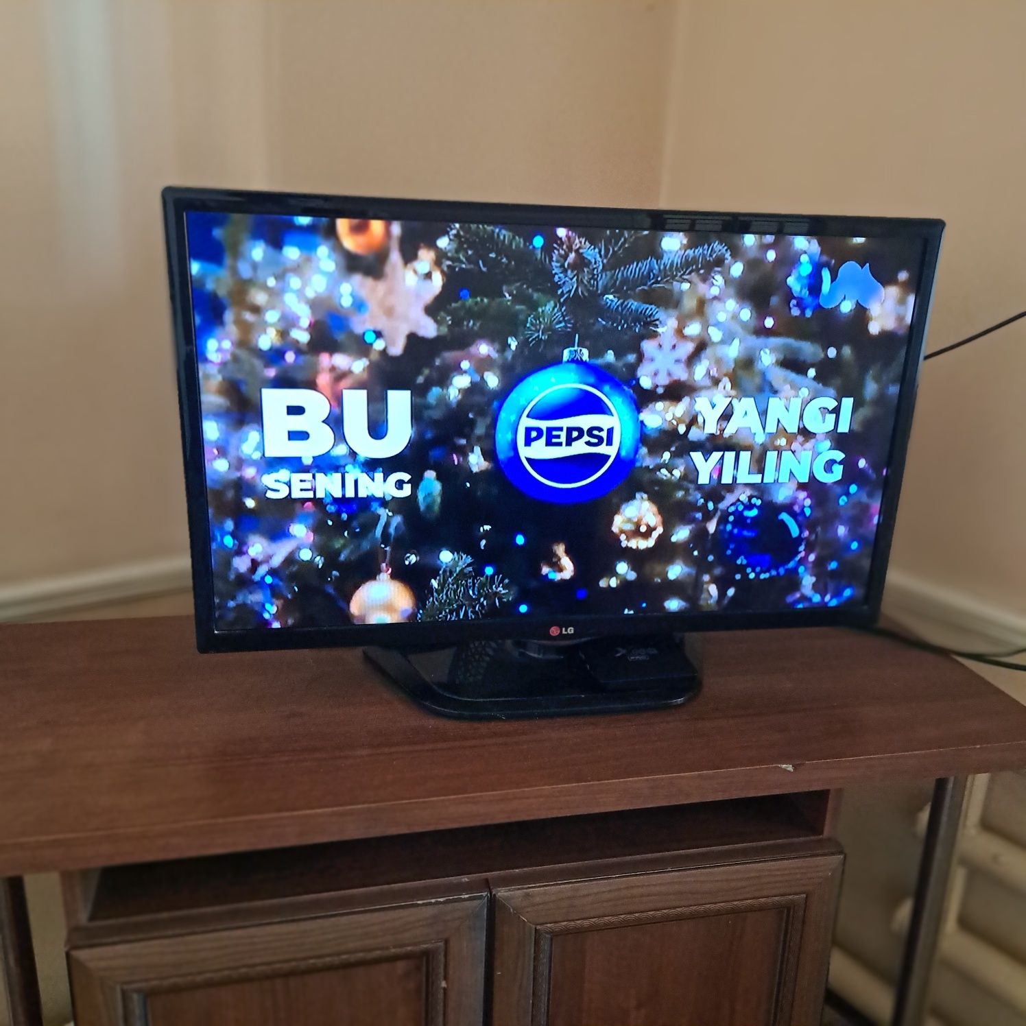 LG televizor sotiladi 32
