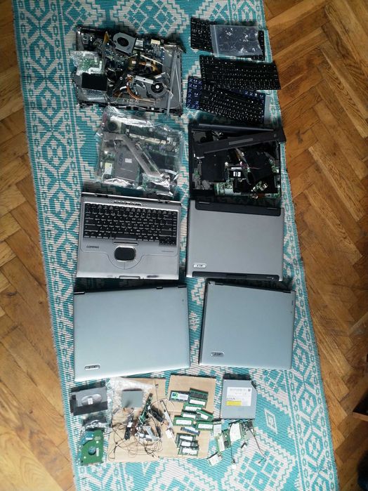 Lot piese laptop acer asus hp compaq averatec,rami,tastaturi,placi etc