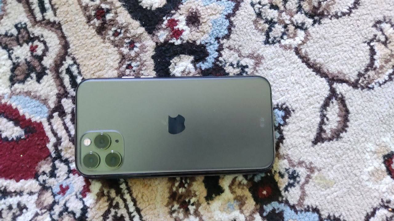 Iphone 11 pro yaxshi ishledi shaxsan ozim tutganman