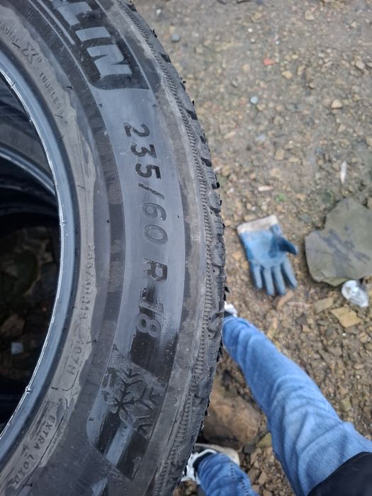 Vand 1 sau 2 sau 4 anvelope 235 60 18 michelin de iarna