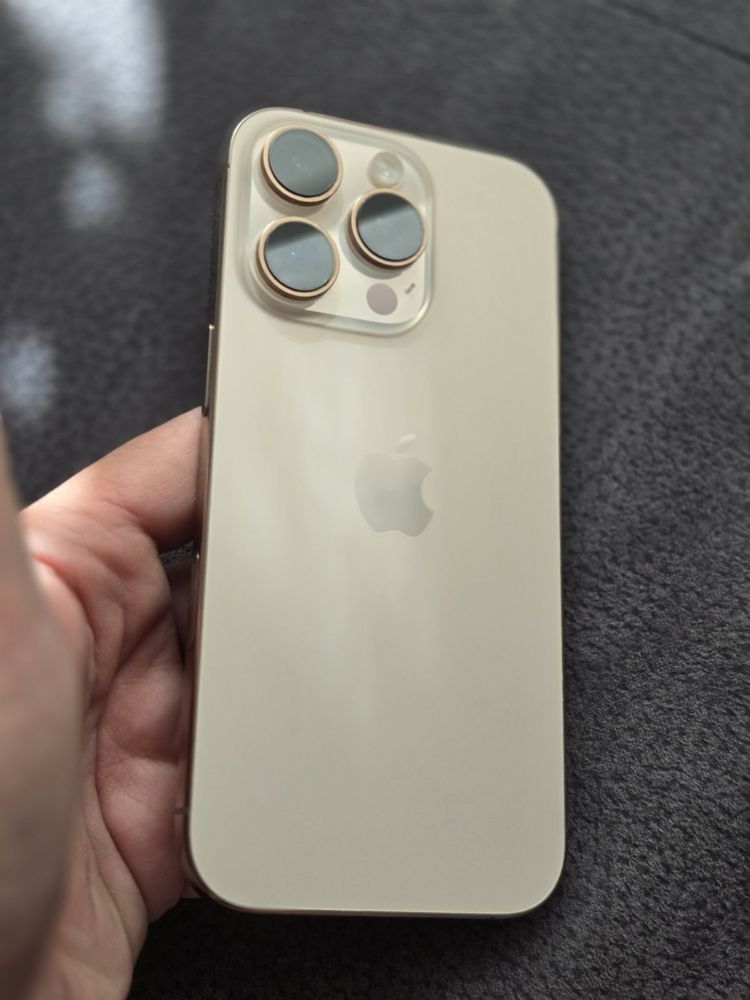 Продавам iPhone 16 Pro 128GB Gold – Гаранционен, Отлично Състояние