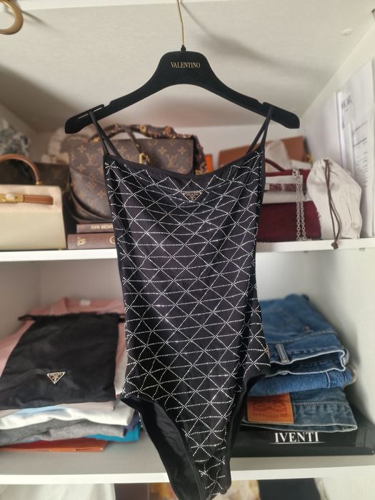 Цял Бански Prada