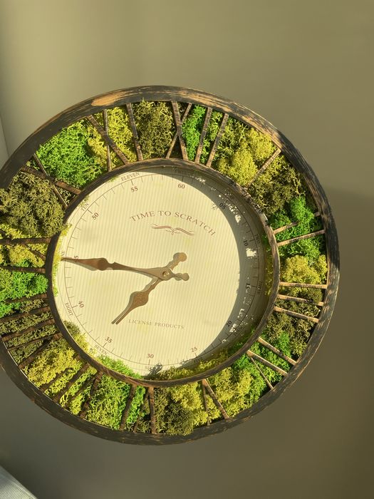 Стенен часовник със скандинавски мъх