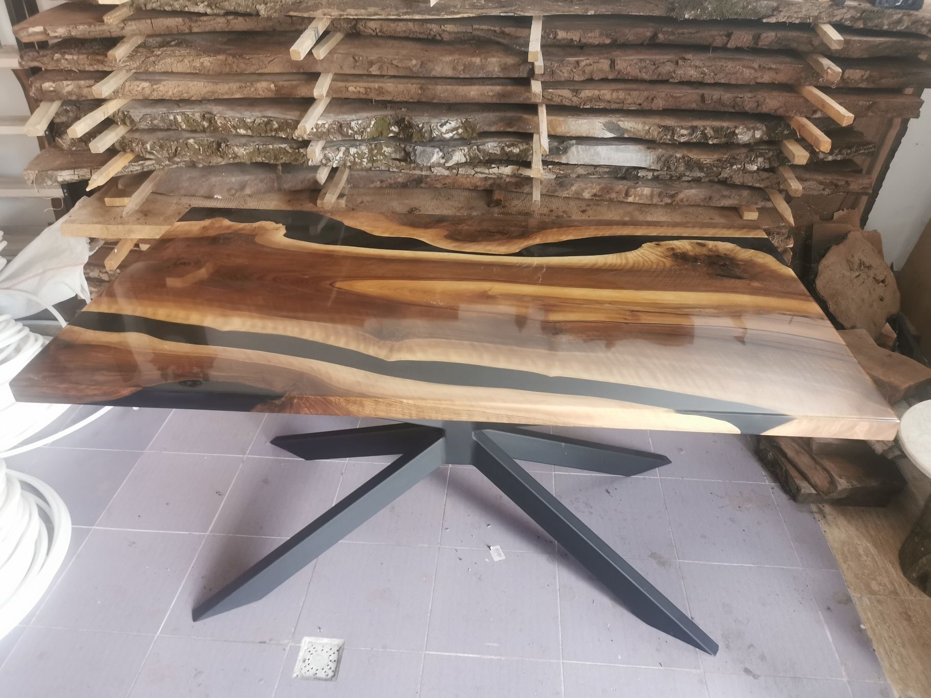 Masa lemn nuc cu rășină epoxidica