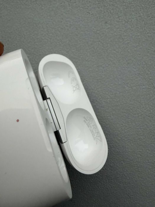 Apple AirPods Pro 2 кейс с usb-c A2968, без слушалки (case only)