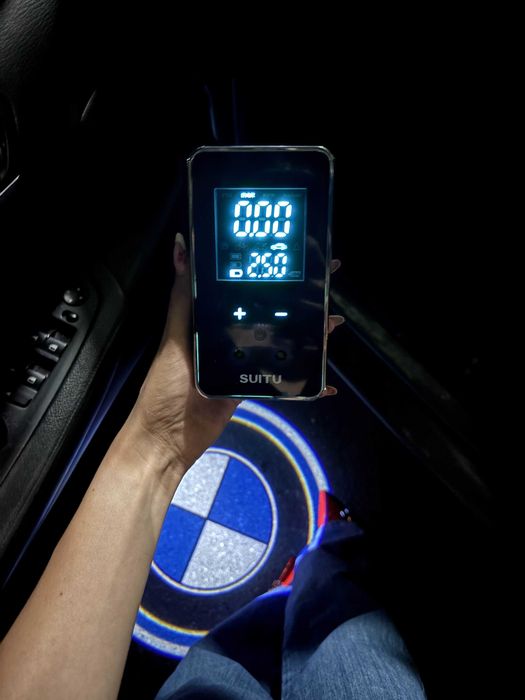 Мини Компресор за Автомобили и Мотоциклети