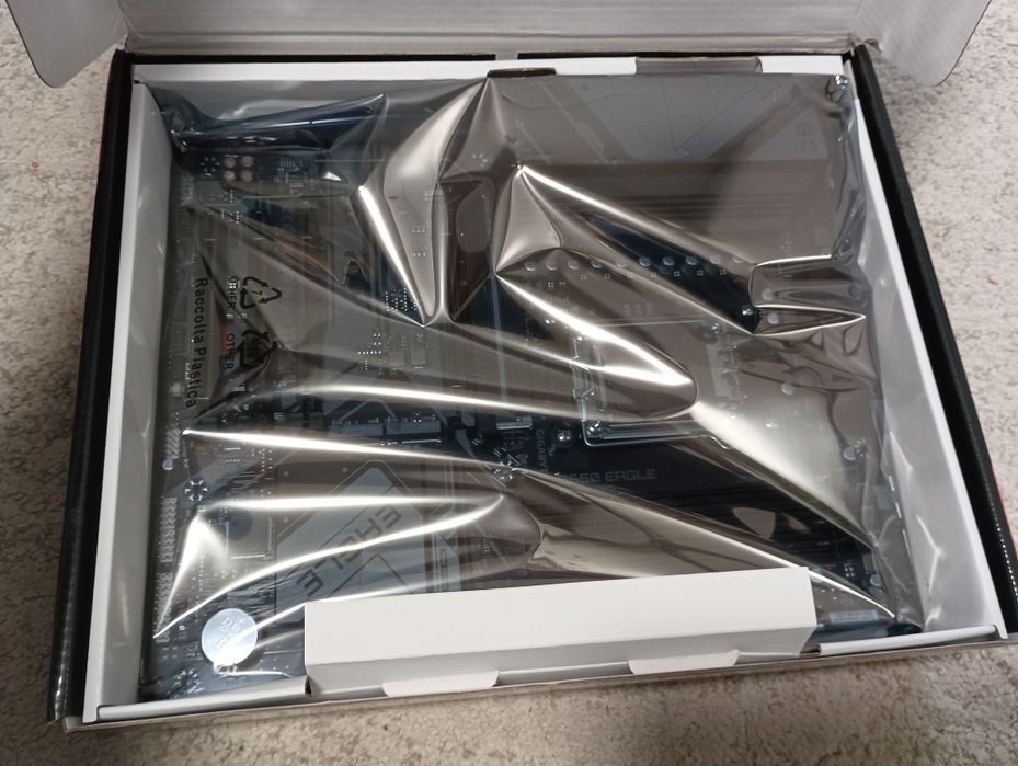 Placa de baza Noua - Gigabyte B650 Gaming Eagle - AMD  Ryzen AM5-DDR5